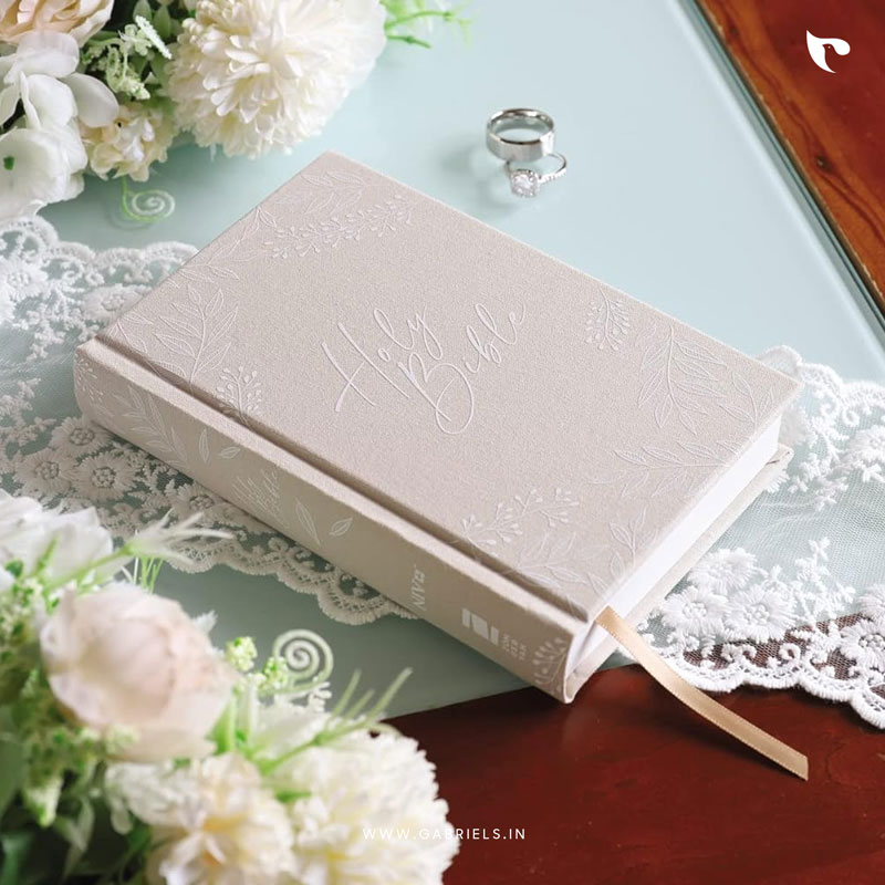 BBL39as_Holy-Bible-New-International-Version_a.jpg Holy Bible: New International Version, Bride's Bible, Cream, Cloth over Board, Red Letter, Comfort Print - Image 1