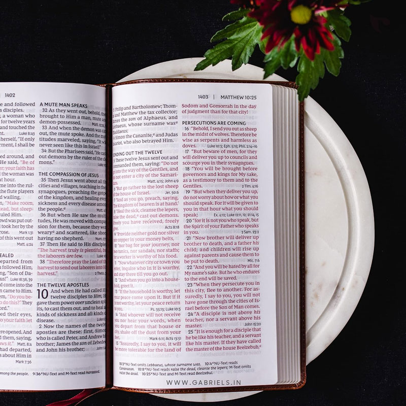 NKJV, End-of-Verse Reference Bible, Personal Size Large Print, Leathersoft, Pink, Red Letter, Comfort Print Holy Bible, New King James Version - Image 4
