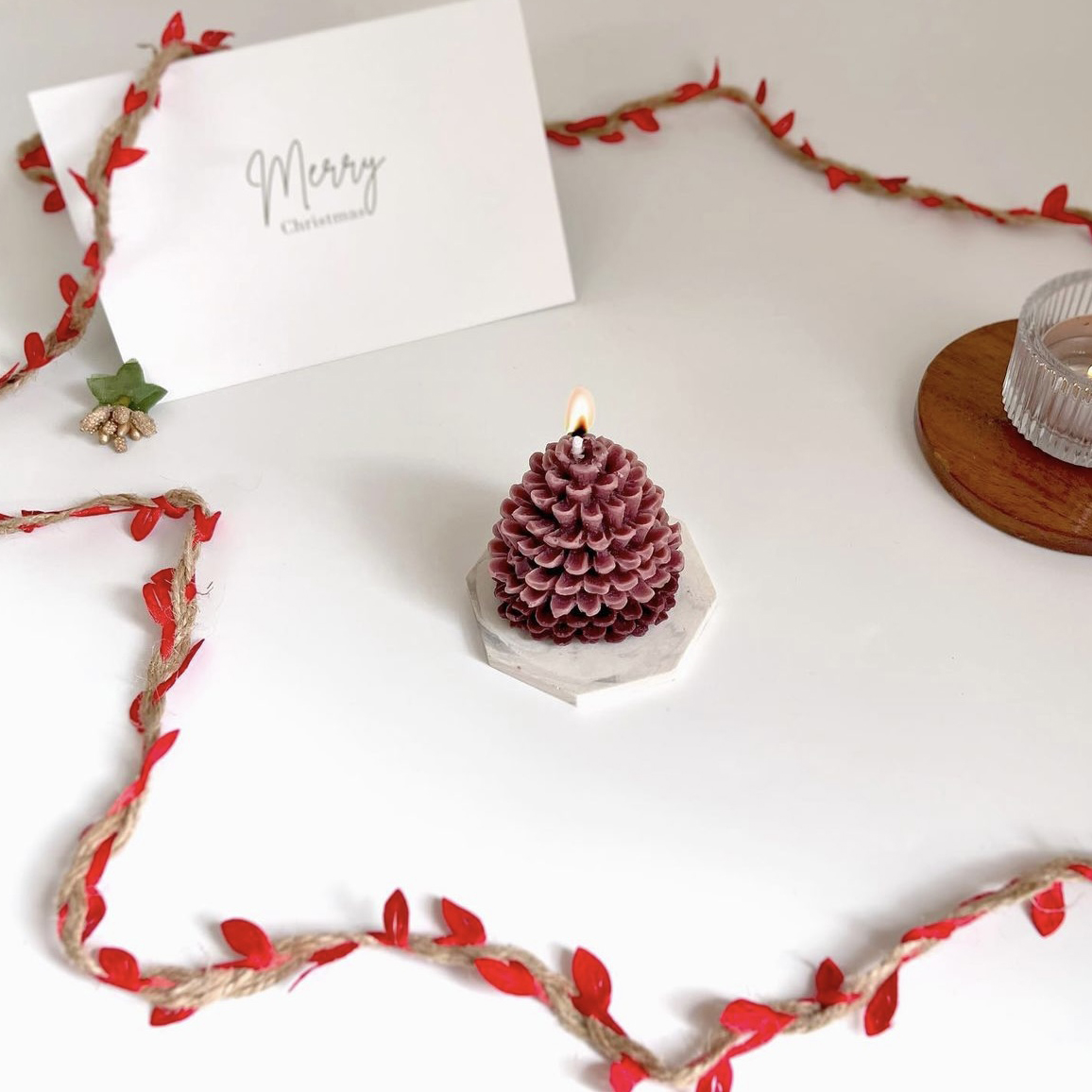 Screenshot Pinecone Candle Decor - Image 1